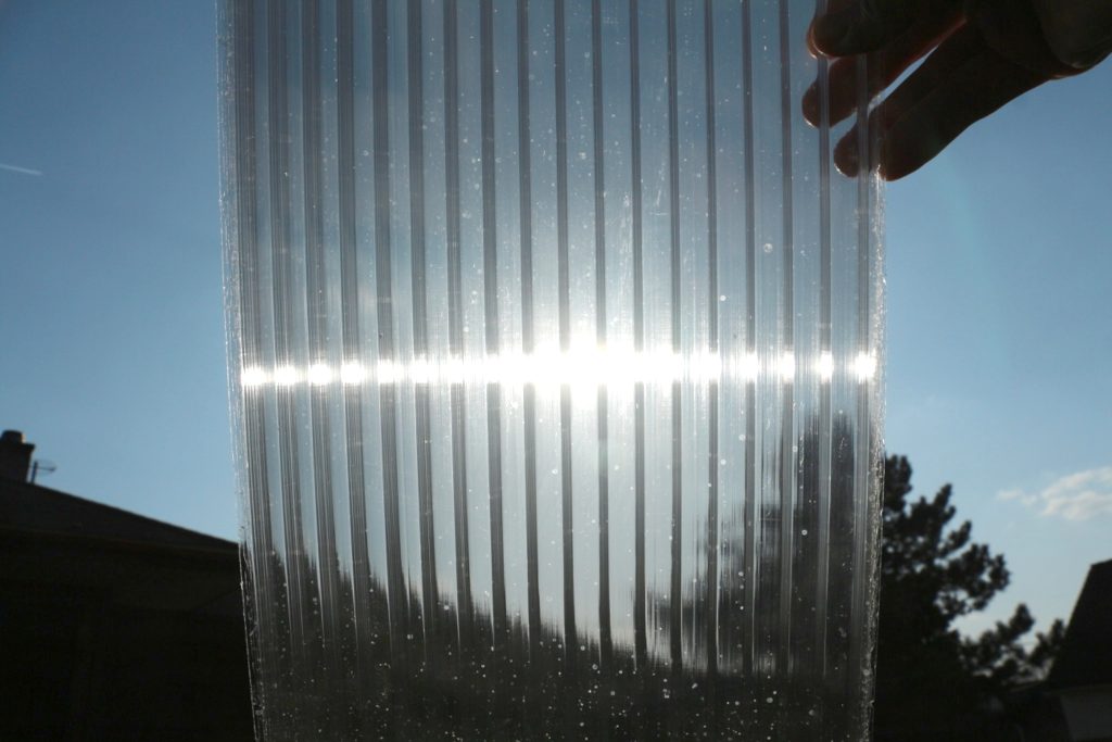 Víztiszta 16 mm polikarbonát